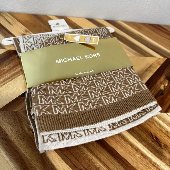 4/$100 Michael Kors Gold Logo Reversible Scarf and Hat Set NWT - Picture 6 of 11